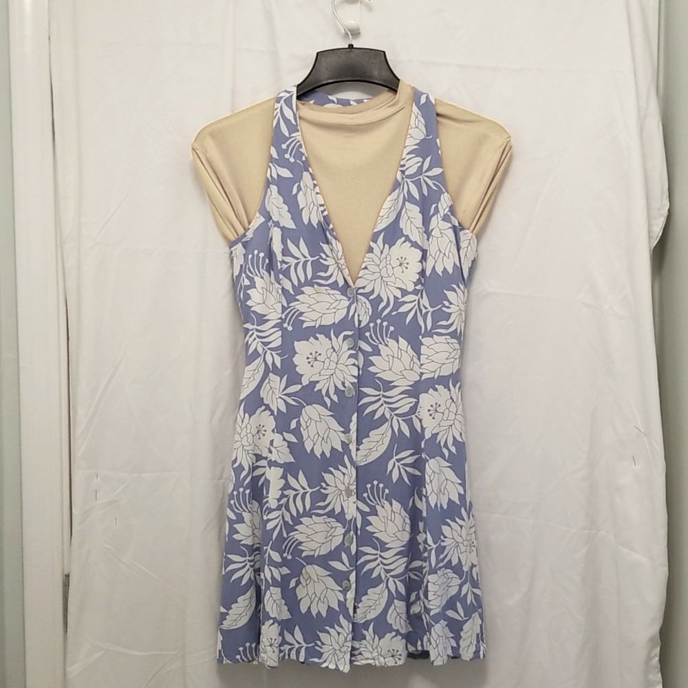 Limited - chambray & white mini dress. sz 6/8. Button down front with v-neck